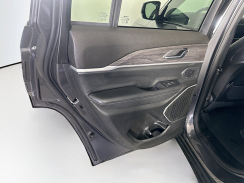 Used 2024 Jeep Grand Cherokee Limited 4xe w/ Trailer Tow Package AWD/4WD image 27