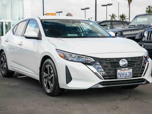 Used 2025 Nissan Sentra SV image 3