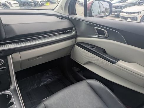 Used 2024 Kia Carnival LX FWD image 14