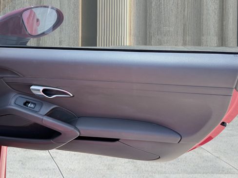 Used 2019 Porsche 718 Cayman RWD image 31