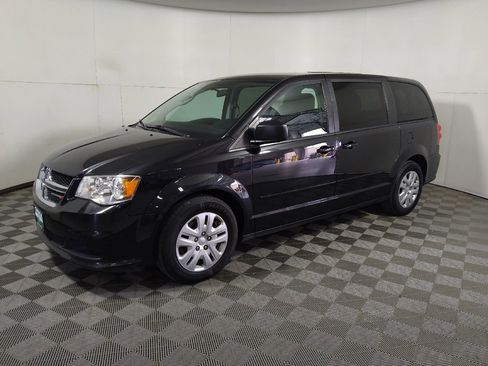 Used 2017 Dodge Grand Caravan SE FWD image 2