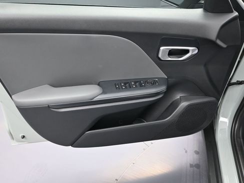 New 2026 Kia K4 LXS image 10