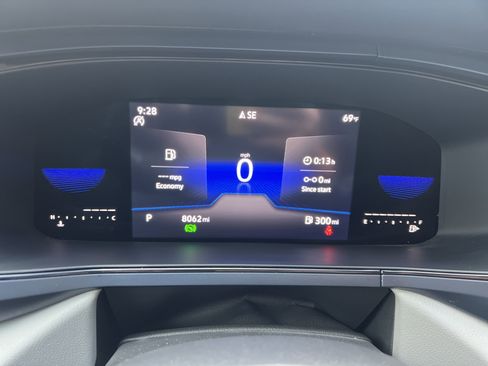 Certified 2022 Volkswagen Taos SE image 17