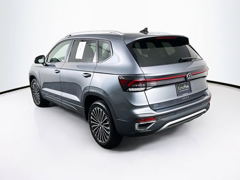 Used 2025 Volkswagen Taos SE FWD image 5