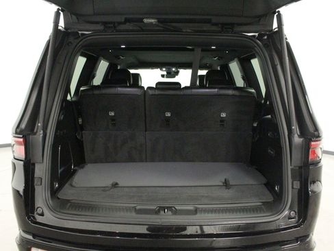 Used 2024 Jeep Wagoneer Series II RWD image 14
