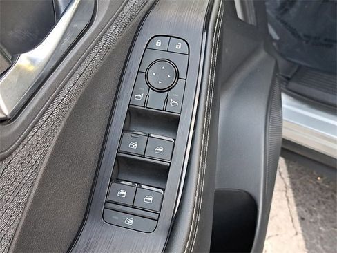 Used 2023 Nissan Rogue SV image 21