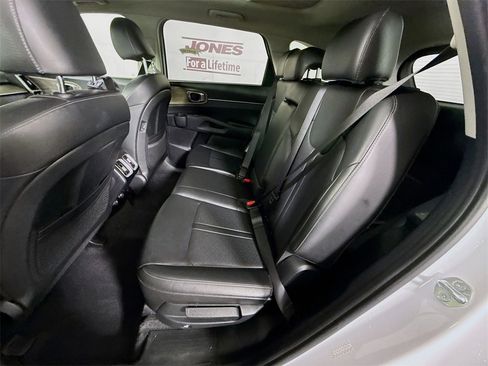Used 2023 Kia Sorento S w/ Panoramic Sunroof Package image 30