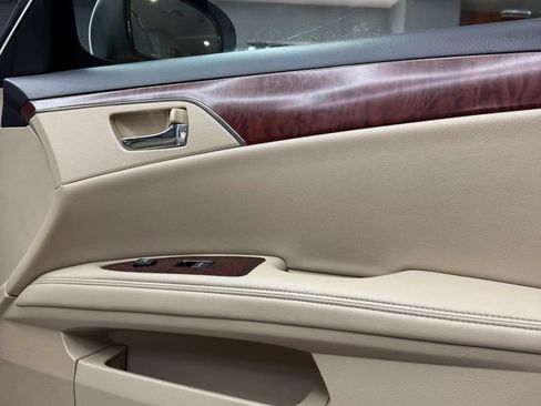 Used 2011 Toyota Avalon Limited FWD image 32