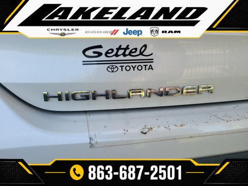 Used 2021 Toyota Highlander LE FWD image 7