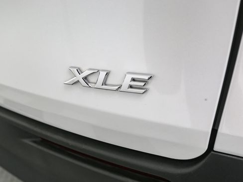 Used 2025 Toyota Sienna XLE image 11