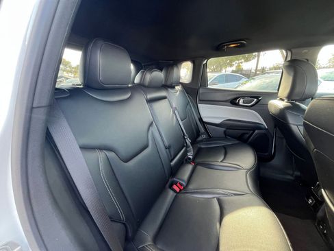 Used 2025 Jeep Compass Limited image 25