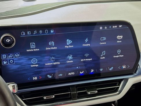 Used 2025 Chevrolet Equinox EV LT w/ Convenience Package image 17