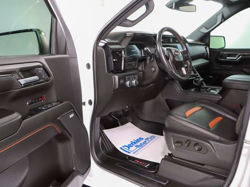 Used 2023 GMC Sierra 1500 AT4 w/ AT4 Preferred Package image 4