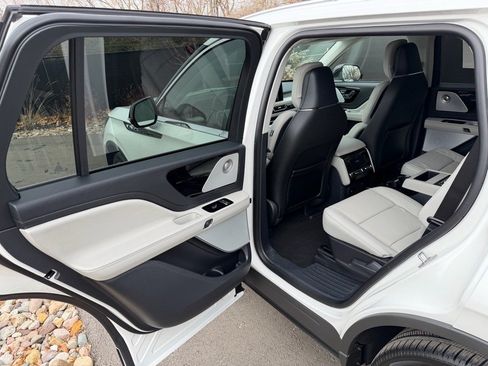 New 2026 Lincoln Aviator Reserve AWD/4WD image 18