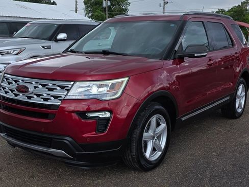 Used 2019 Ford Explorer XLT w/ Equipment Group 202A FWD image 7