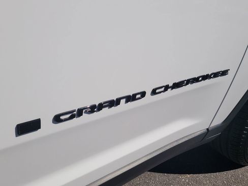 New 2026 Jeep Grand Cherokee Limited w/ Limited Altitude Package AWD/4WD image 7