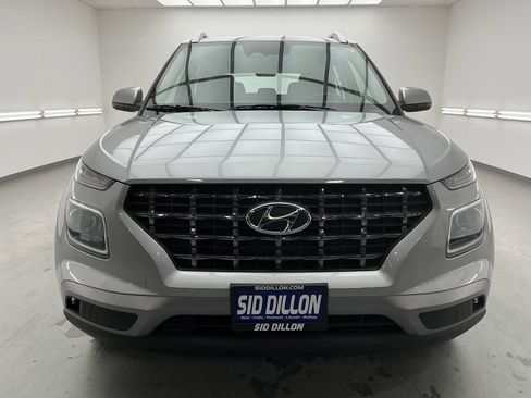 Used 2025 Hyundai Venue SEL image 2