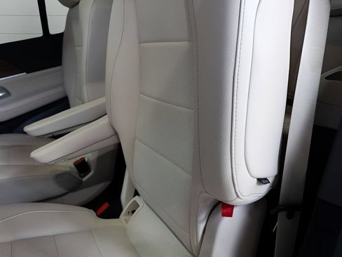 Used 2023 Mercedes-Benz GLS 450 4MATIC w/ AMG Line Exterior image 58