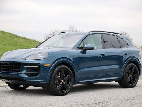 New 2026 Porsche Cayenne GTS image 10