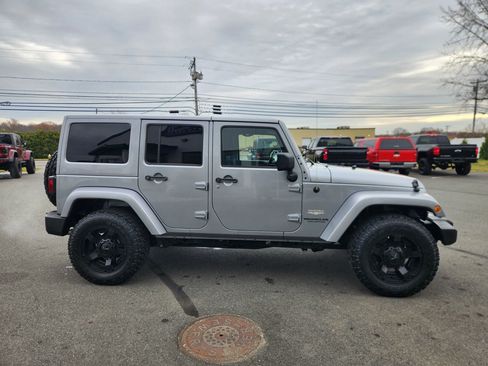 Used 2014 Jeep Wrangler Unlimited Sahara w/ Max Tow Package image 17
