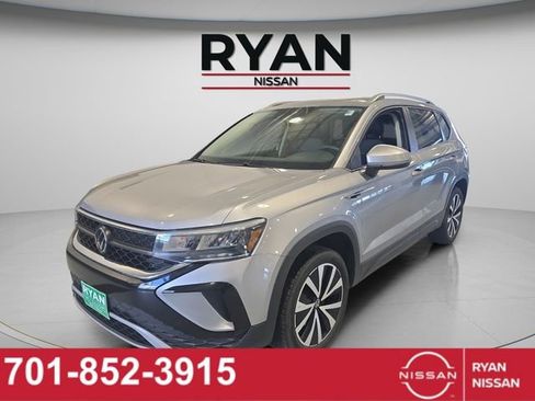 Used 2024 Volkswagen Taos SE image 13