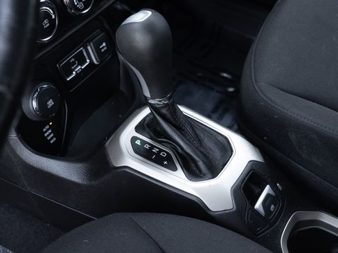 Used 2016 Jeep Renegade Latitude w/ Safety & Security Group image 17