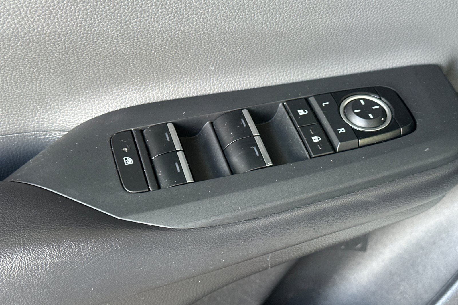 Used 2024 Toyota Prius Limited w/ Limited Premium Package FWD image 12
