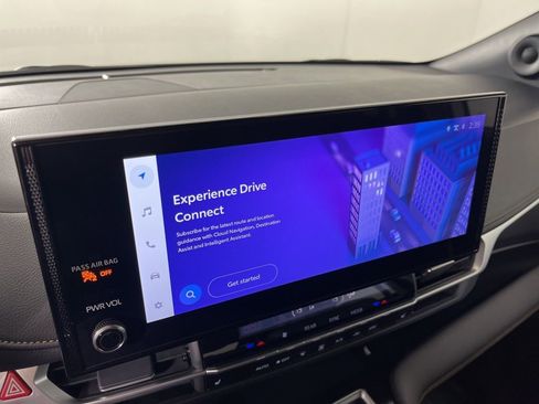 Used 2025 Toyota Sienna XLE Woodland Edition image 33