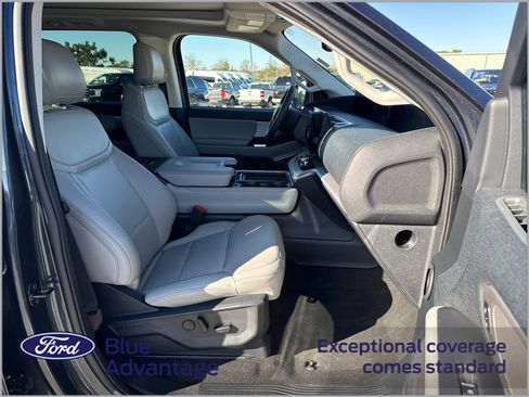 Certified 2025 Ford Expedition Active image 4