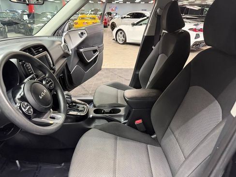Used 2023 Kia Soul LX w/ Option Group 015 FWD image 30