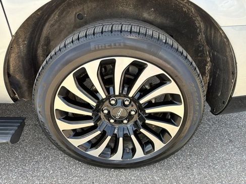 Used 2024 Lincoln Navigator L Black Label AWD/4WD image 37
