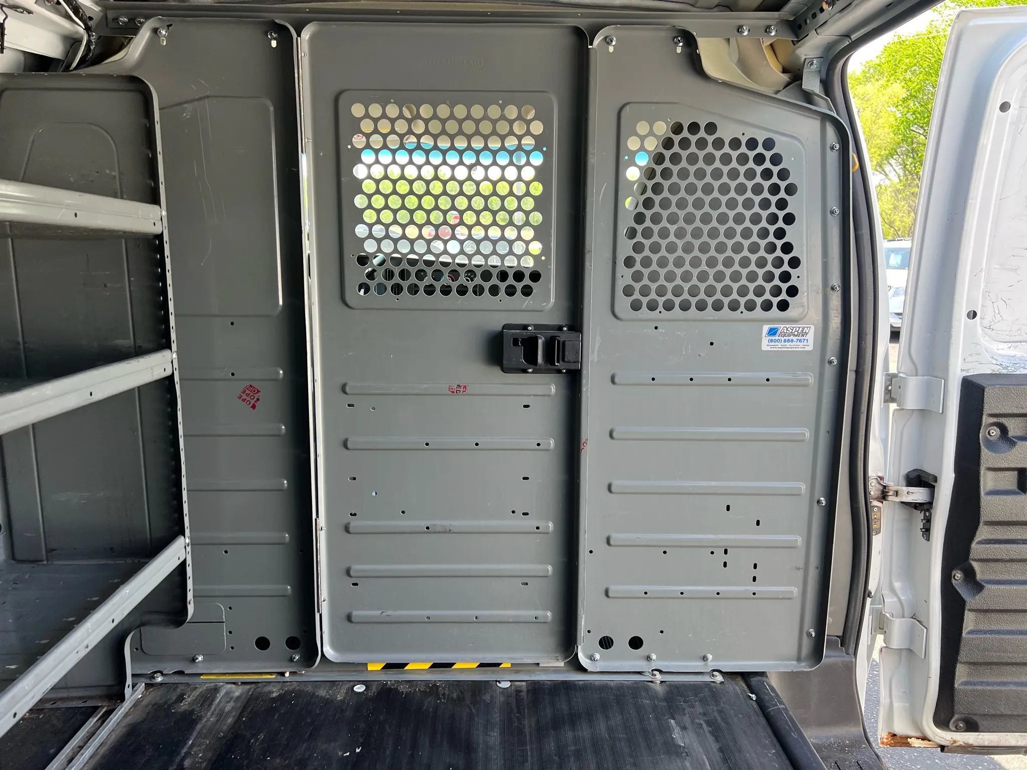 Used 2015 Chevrolet Express 2500 RWD image 20