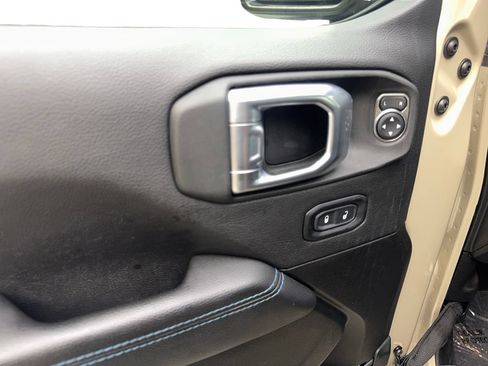 Used 2022 Jeep Wrangler Unlimited Rubicon 4xe AWD/4WD image 33