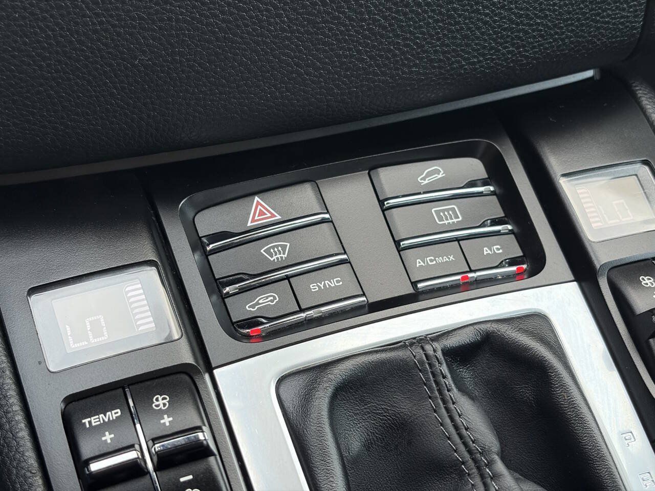 Used 2018 Porsche Macan AWD/4WD image 37