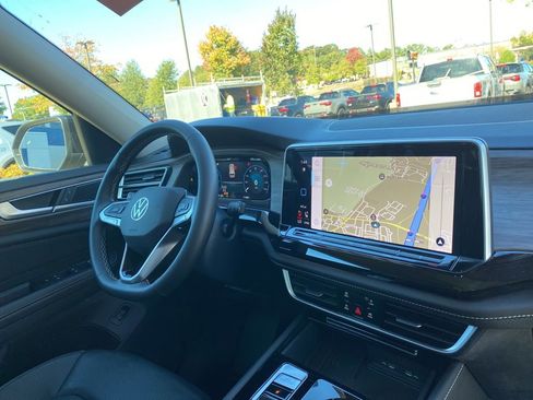 Used 2025 Volkswagen Atlas SEL image 34