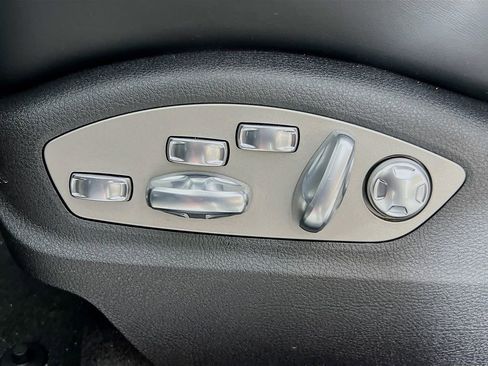 New 2026 Porsche Macan image 22