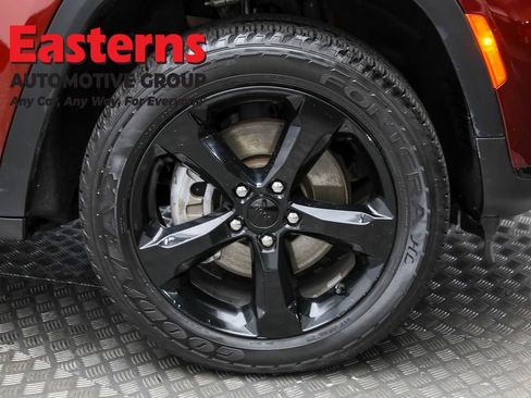 Used 2023 Jeep Grand Cherokee L Laredo image 33