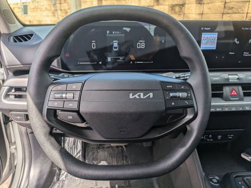 Used 2025 Kia K4 LXS image 20