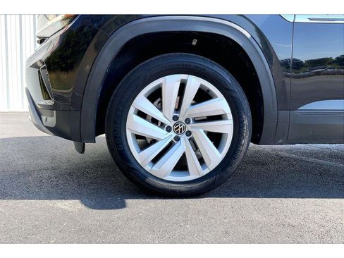 Used 2022 Volkswagen Atlas Cross Sport SE FWD image 9