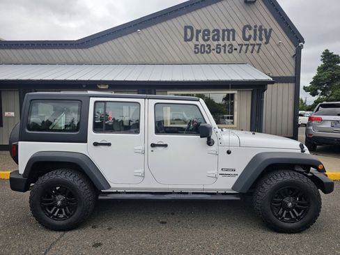 Used 2013 Jeep Wrangler Unlimited Sport AWD/4WD image 2