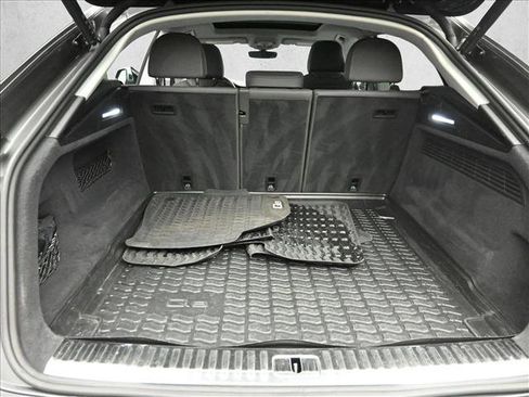 Used 2021 Audi Q8 Premium Plus w/ Premium Plus Package image 24