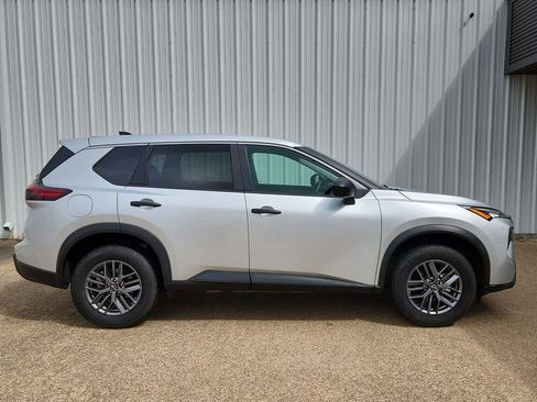 Used 2024 Nissan Rogue S FWD image 23
