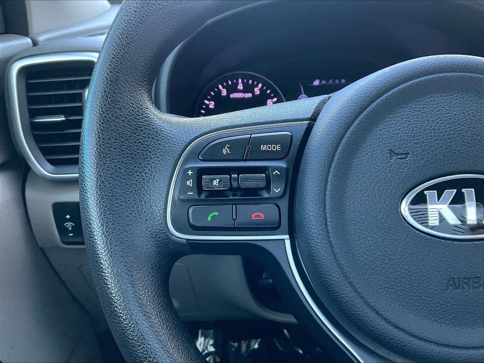 Used 2018 Kia Sportage LX w/ LX Technology Package FWD image 11