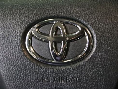 Used 2023 Toyota Sienna XLE image 37