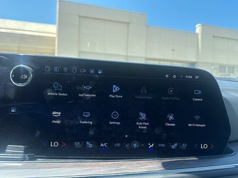 Used 2025 Chevrolet Suburban Premier AWD/4WD image 23