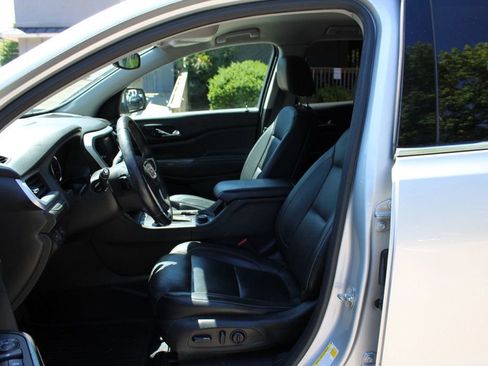 Used 2018 GMC Acadia SLT w/ LPO, Floor Liner Package FWD image 13