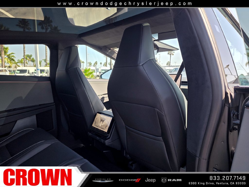 Used 2024 Tesla Cybertruck AWD Crew Cab image 29