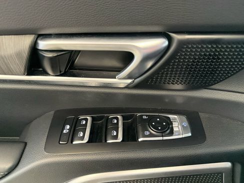 Used 2024 Kia Telluride EX w/ EX Captain's Chair Package FWD image 19