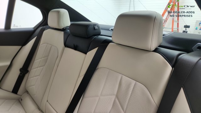 Used 2027 BMW 530i w/ M Sport Package RWD image 42
