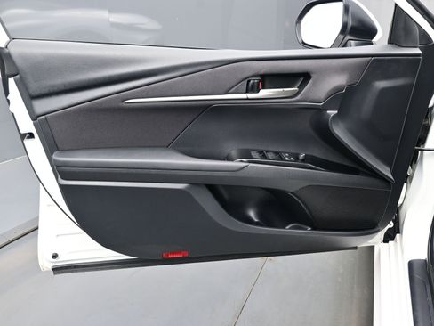 Used 2025 Toyota Camry LE image 9